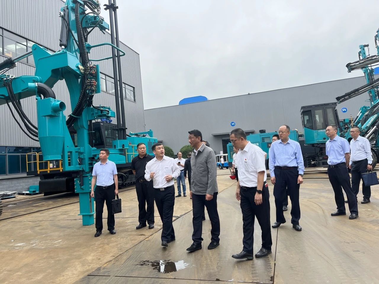 中煤平朔党委书记、董事长陈建一行调研糖果派对官网智能