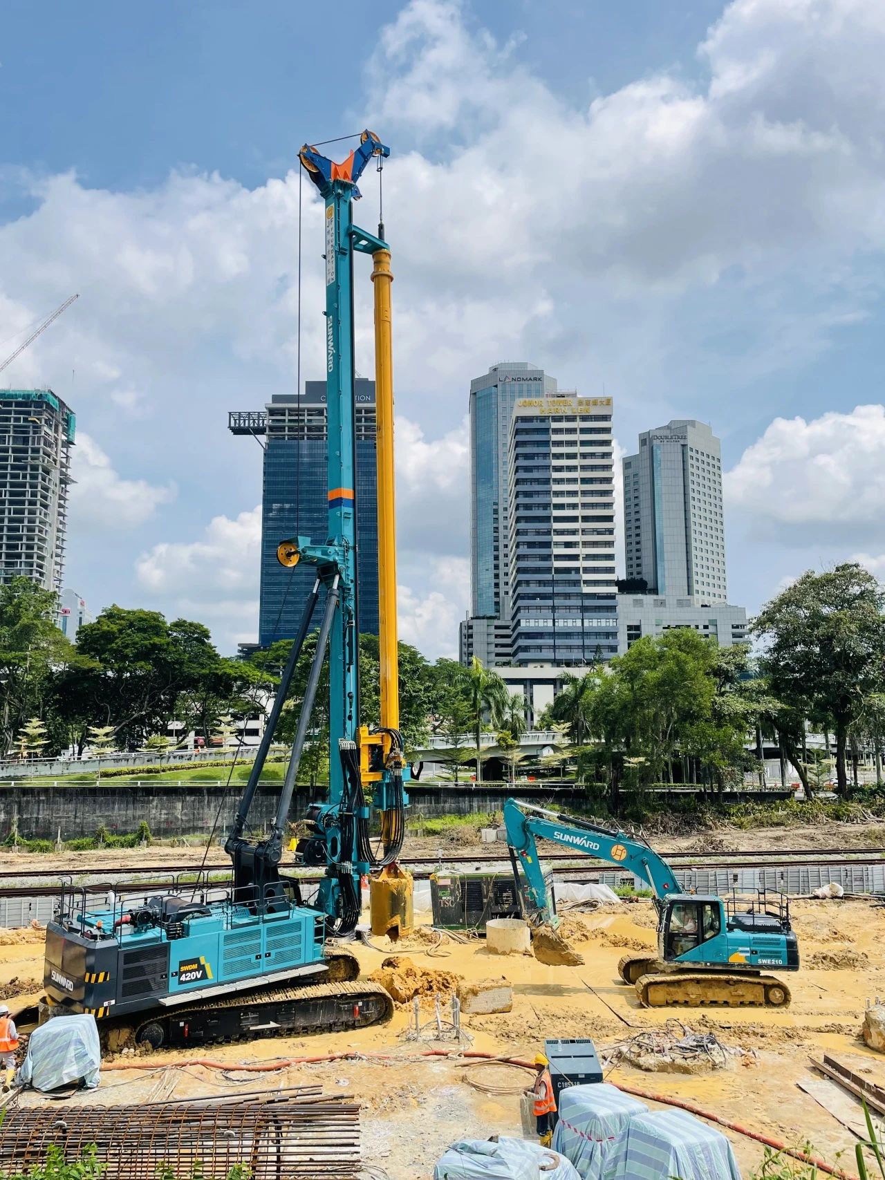 �﷫�� | �ǹ��ɶԹ����������Ƴ�ɳ���̻�еչ�����Ƿ�չ