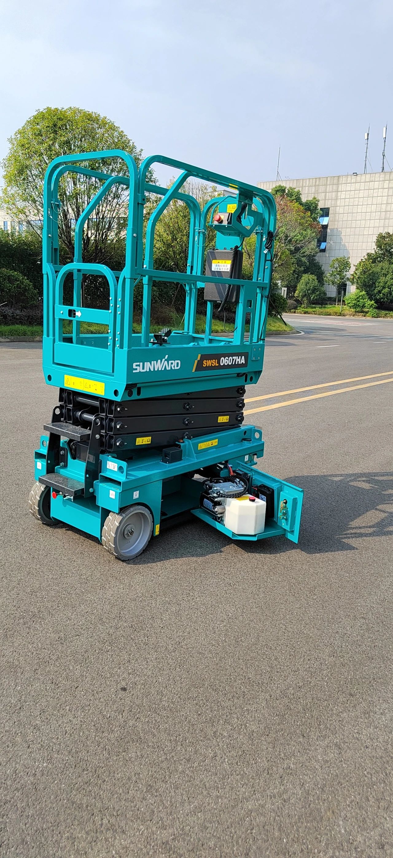 ���¡����У��ǹ��ɶԹ���������һ��綯Һ������ʽ�߿���ҵƽ̨����