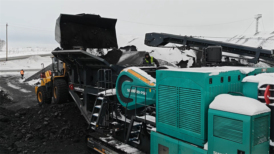 ����-30�漫����ս���ǹ��ɶԹ�����ʯ������ɸ��װ���ȹ����У�