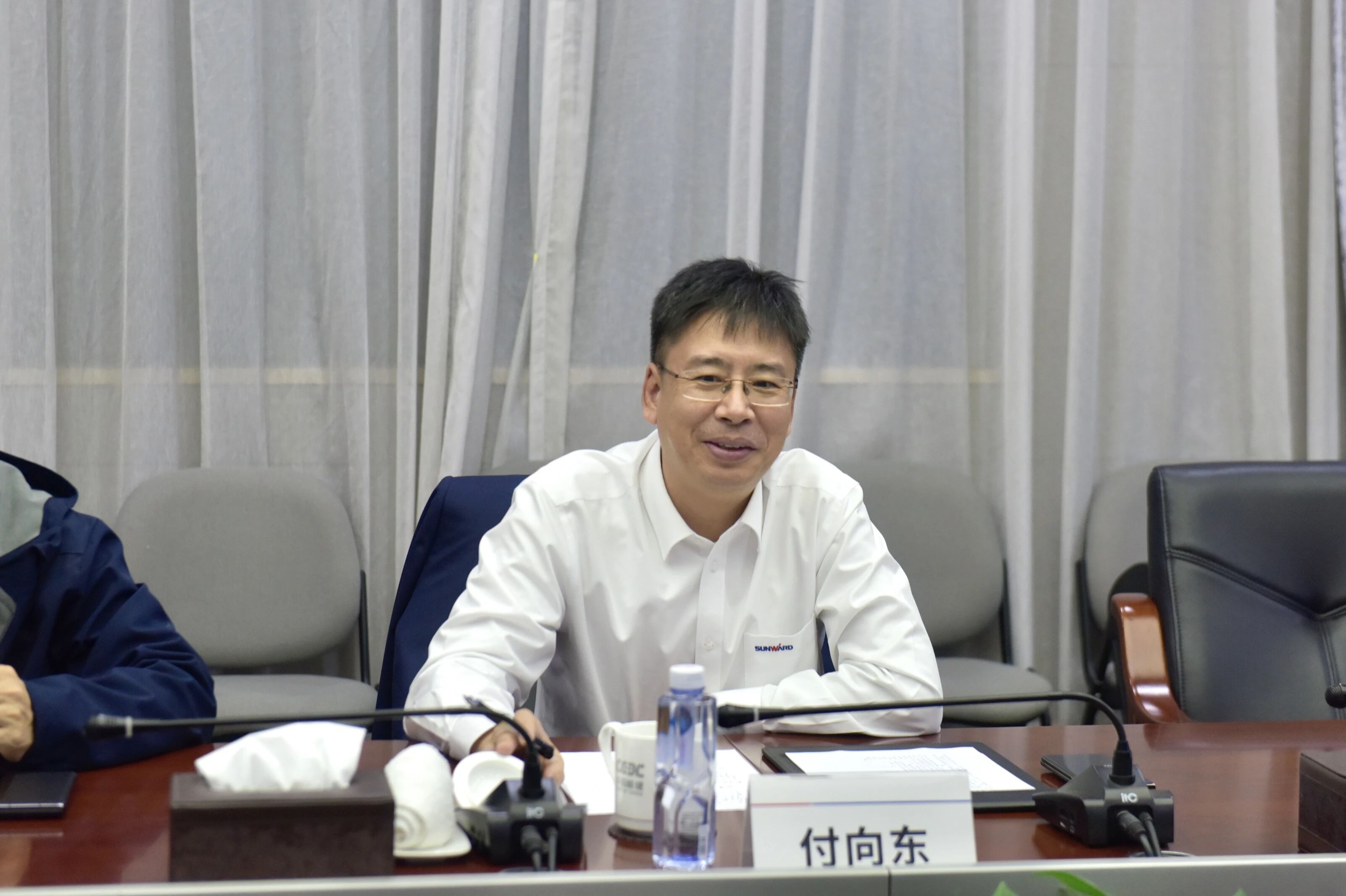 �ǹ��ɶԹ�����������������չ��̸��������д������Ӯ��ƪ��