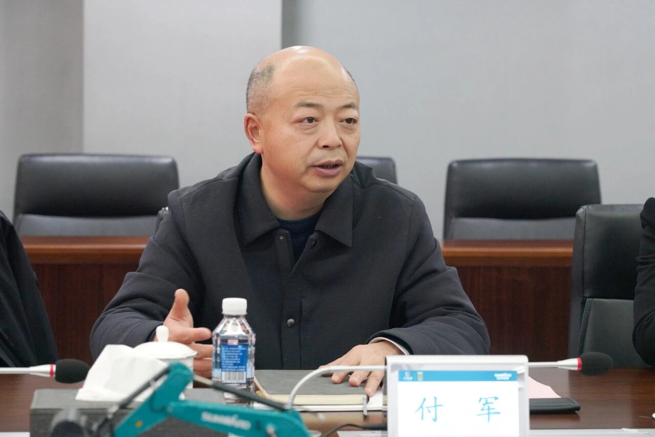 ���ǻ��ֳ���װ���ըҩ�����ߣ��ǹ��ɶԹ���������������Я�ֹ������ܿ�ɽ��ƪ��