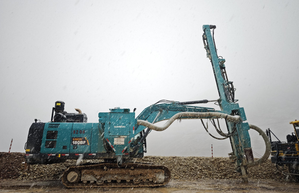 ����������ĵط�����һȺ�ǹ��ɶԹ�����������