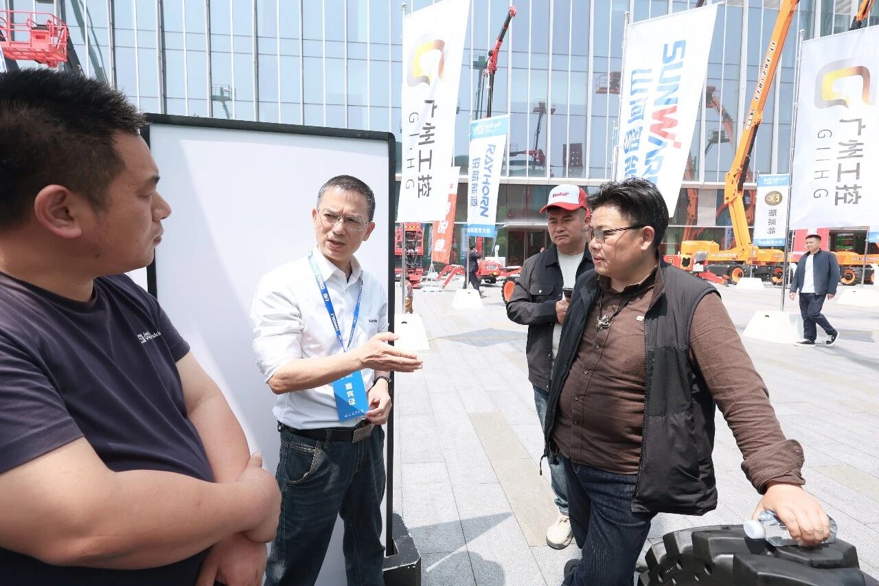 糖果派对官网智能亮相第十届天下高空作业平台租赁大会